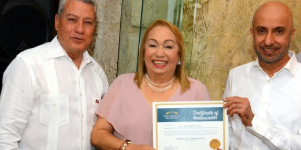 Organización Mundial de Zonas Francas reconoce como “Embajadora Global” a Luisa Fernández, directora del CNZFE